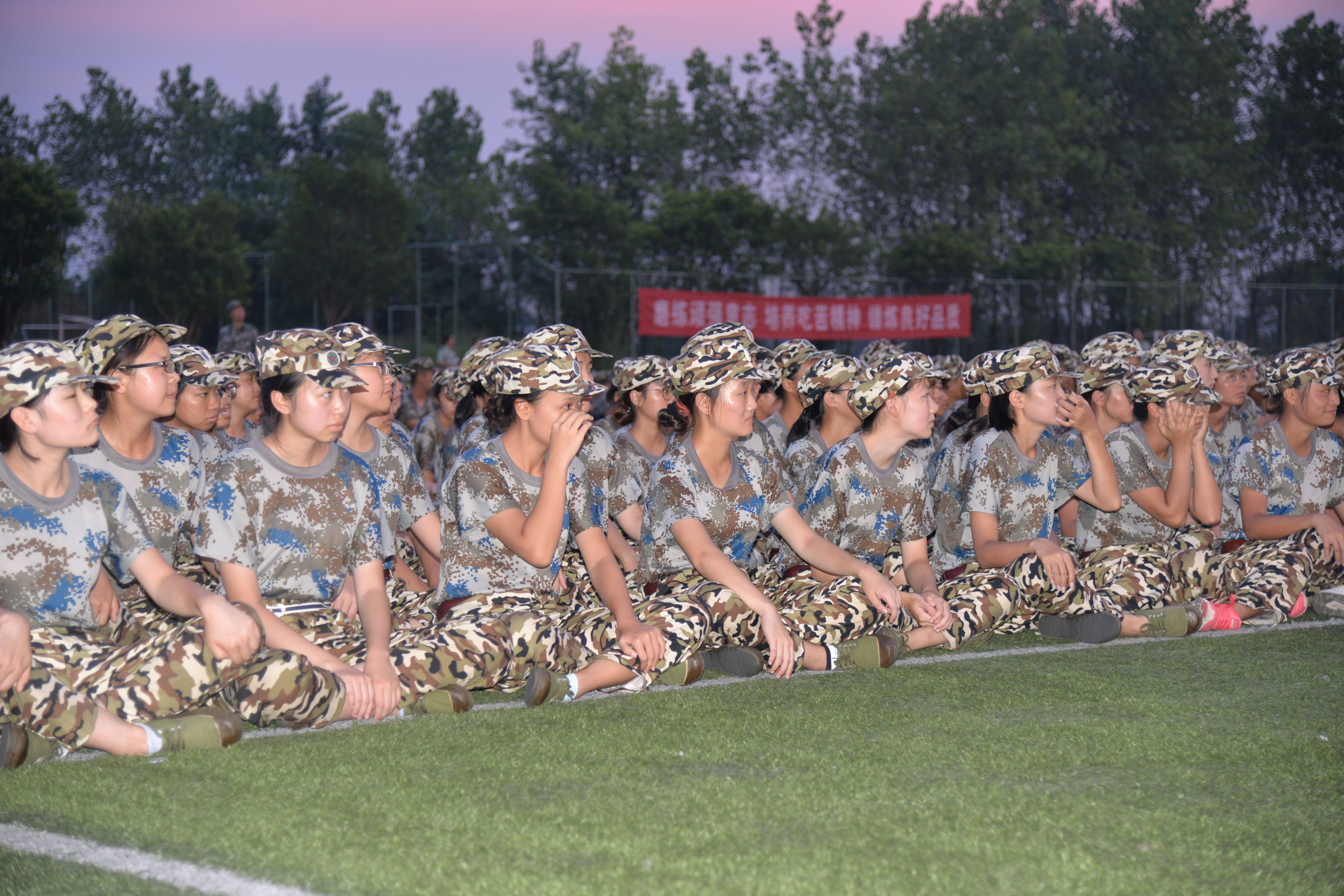 1510126939124731.jpg 7月11日重庆交通大学5000余名大学生聆听聂帅精神报告会_看图王.jpg