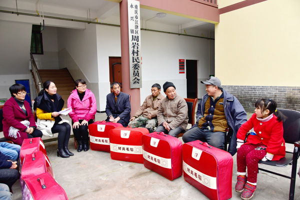 1520405551104696.jpg 2月7日,聂帅陈列馆帮扶人员同永兴镇周岩村困难群众座谈.jpg