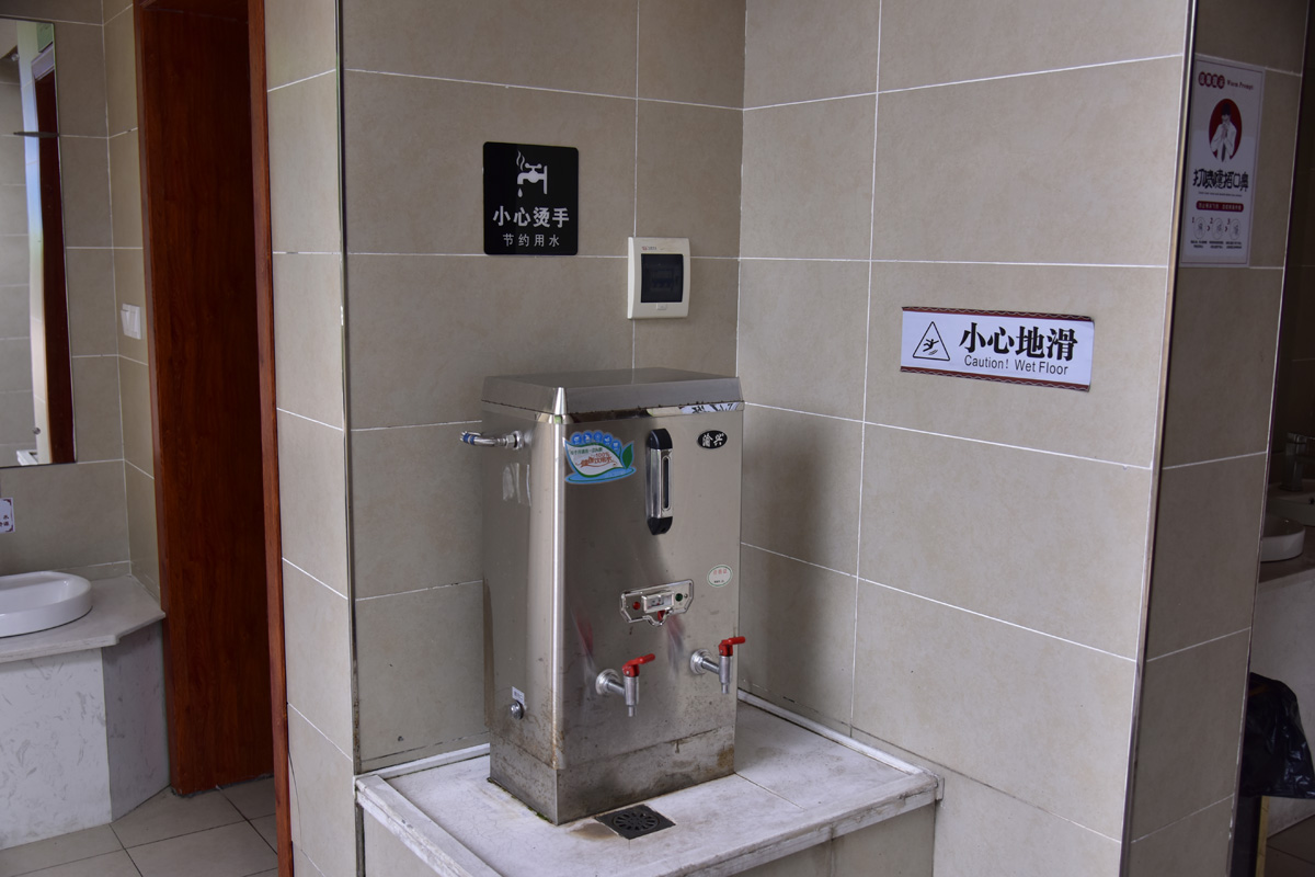 2.2出口卫生间外部.JPG